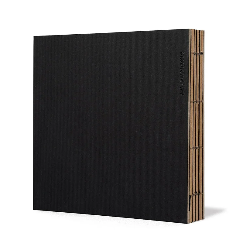 دفتر 1550 کاغذ کرافت یک رو شطرنجی جلد مشکی 96 برگ بن/ Basenotes دفتر 1550 کاغذ کرافت یک رو شطرنجی جلد مشکی 96 برگ بن/ Basenotes